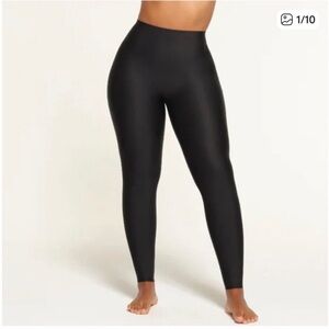 SKIMS Onyx Body Leggings Size M NWT**